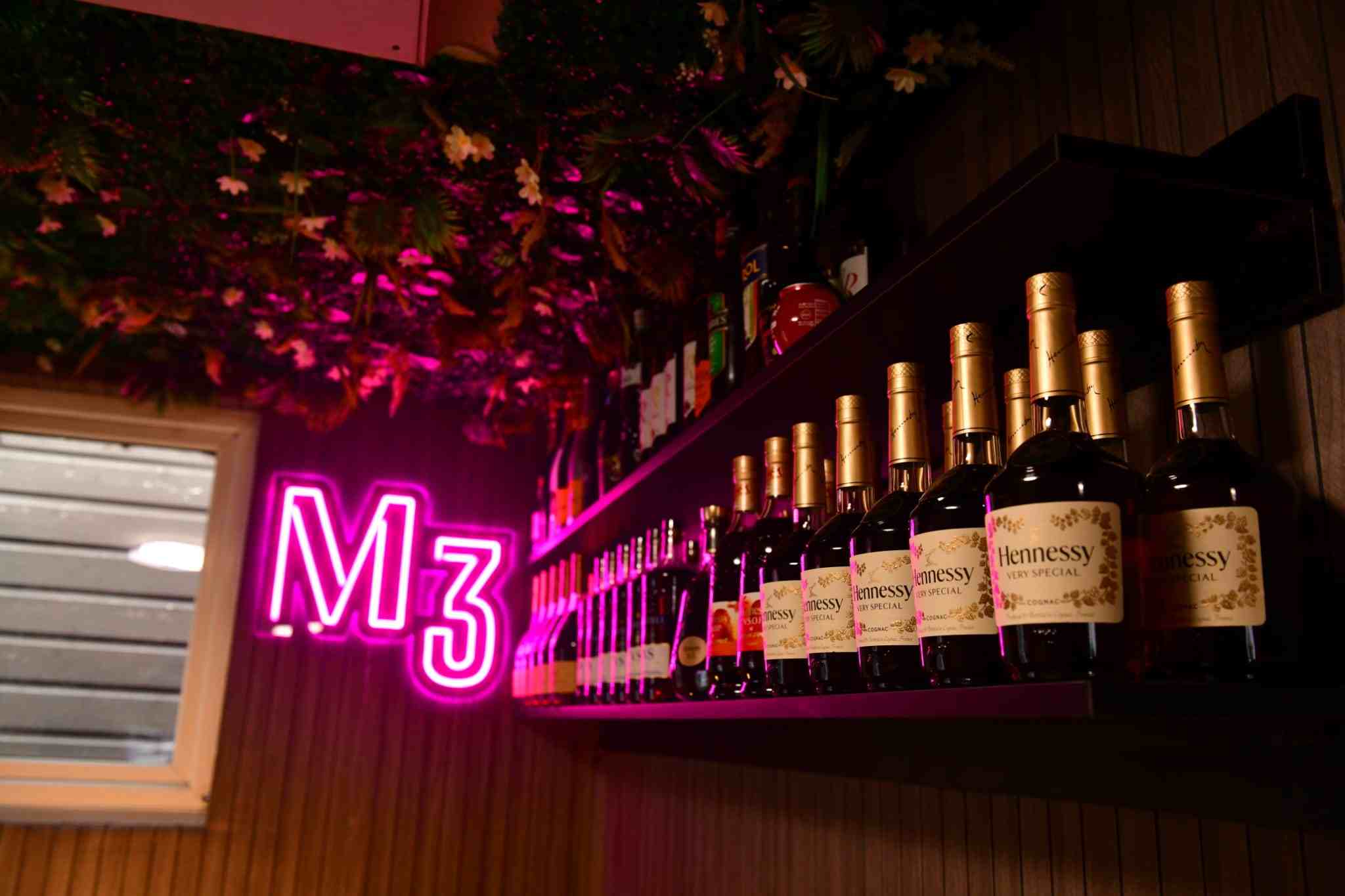 M3 Lounge - restaurant and lounge